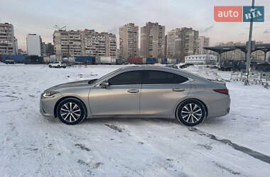 Седан Lexus ES 2019 в Киеве