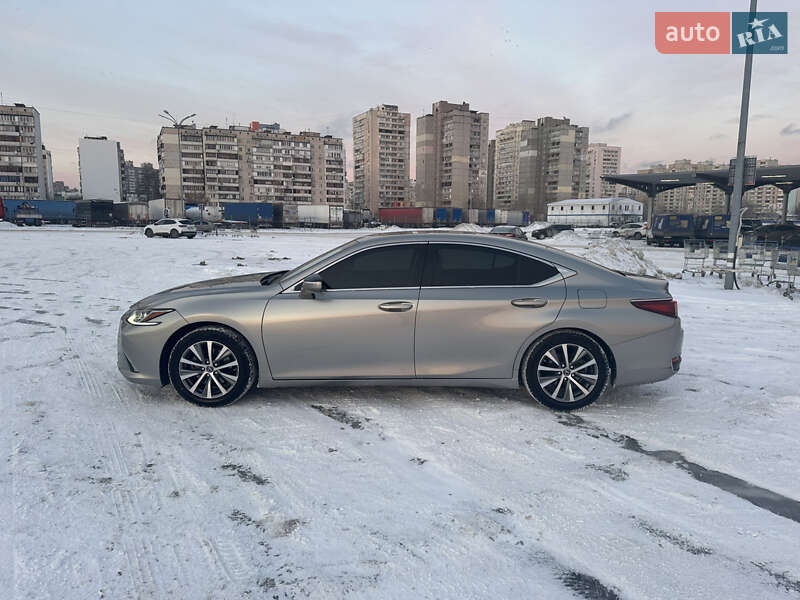 Седан Lexus ES 2019 в Киеве