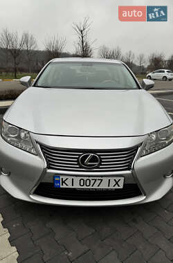 Седан Lexus ES 2014 в Ирпене