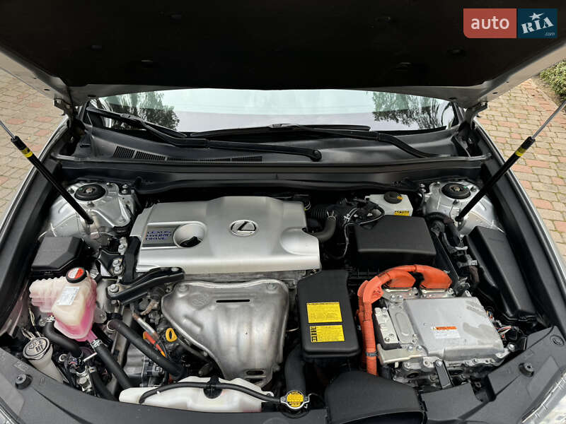 Седан Lexus ES 2014 в Ирпене