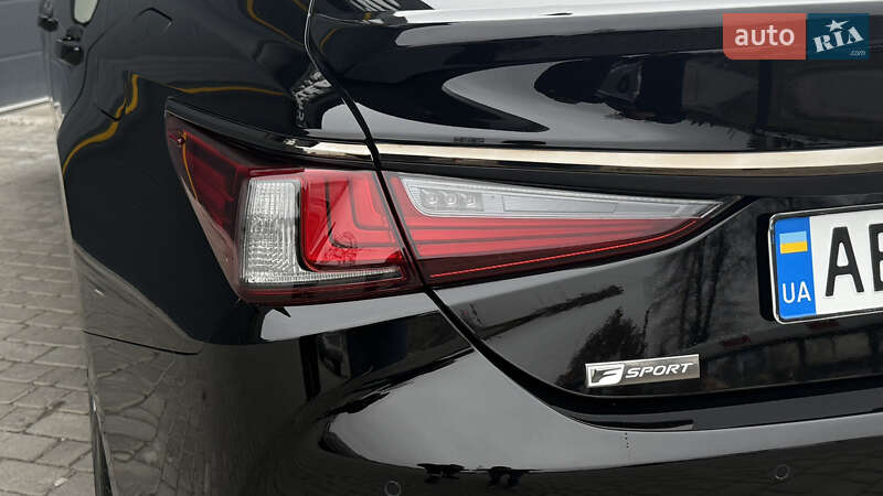 Седан Lexus ES 2019 в Виннице