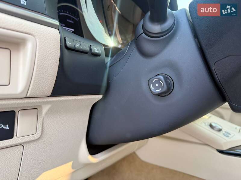 Седан Lexus ES 2014 в Киеве