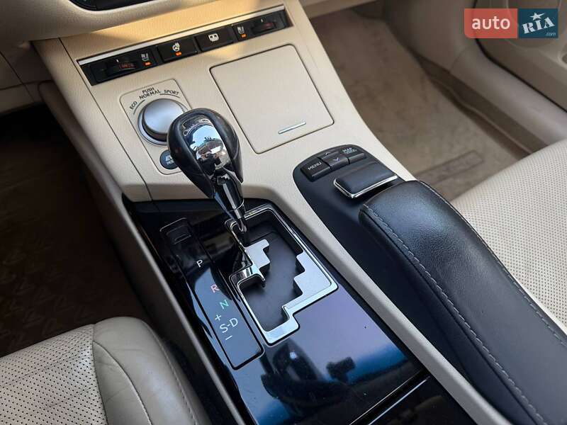 Седан Lexus ES 2014 в Киеве