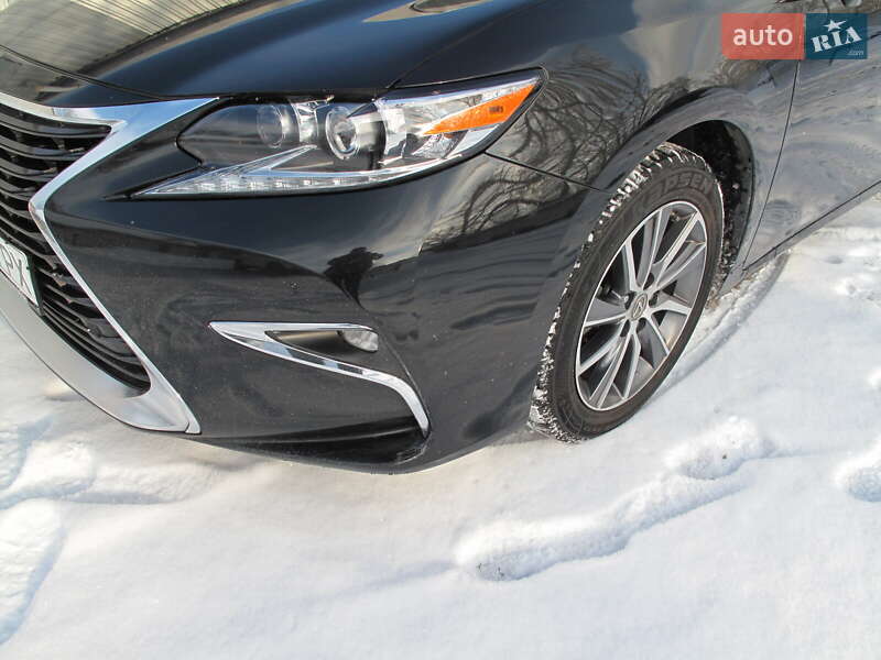 Седан Lexus ES 2016 в Киеве