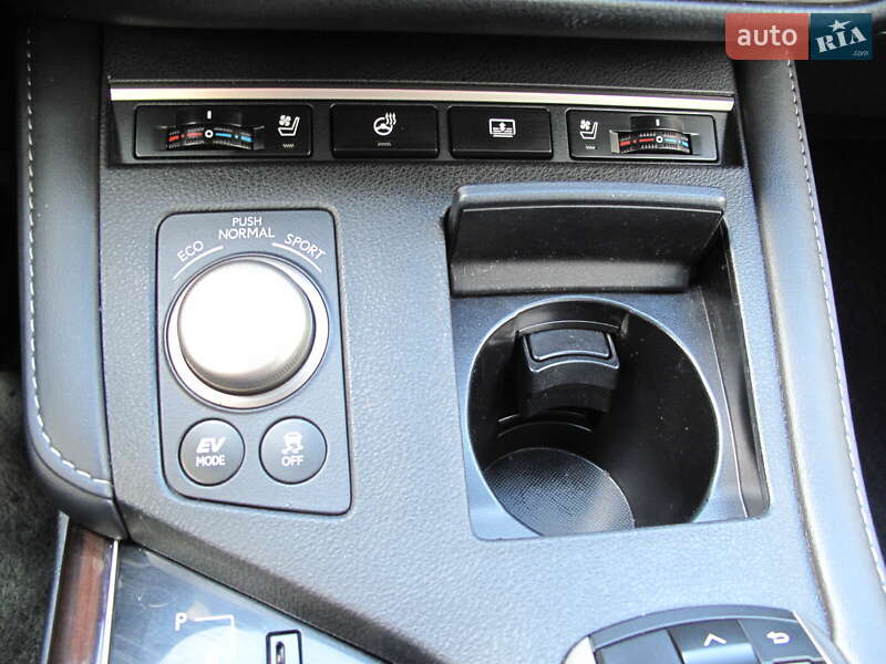 Седан Lexus ES 2016 в Киеве