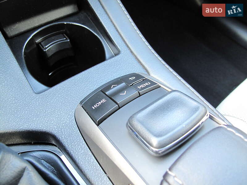 Седан Lexus ES 2016 в Киеве