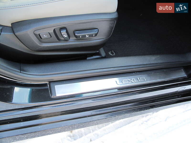 Седан Lexus ES 2016 в Киеве
