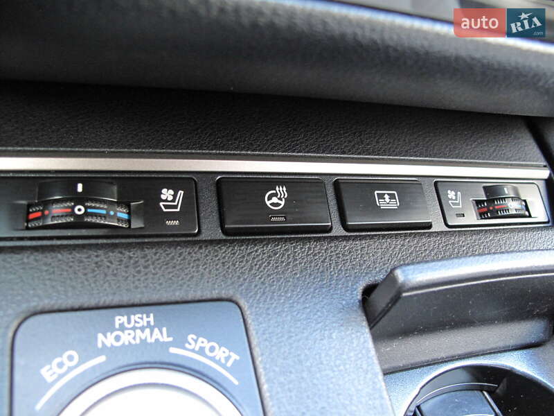 Седан Lexus ES 2016 в Киеве