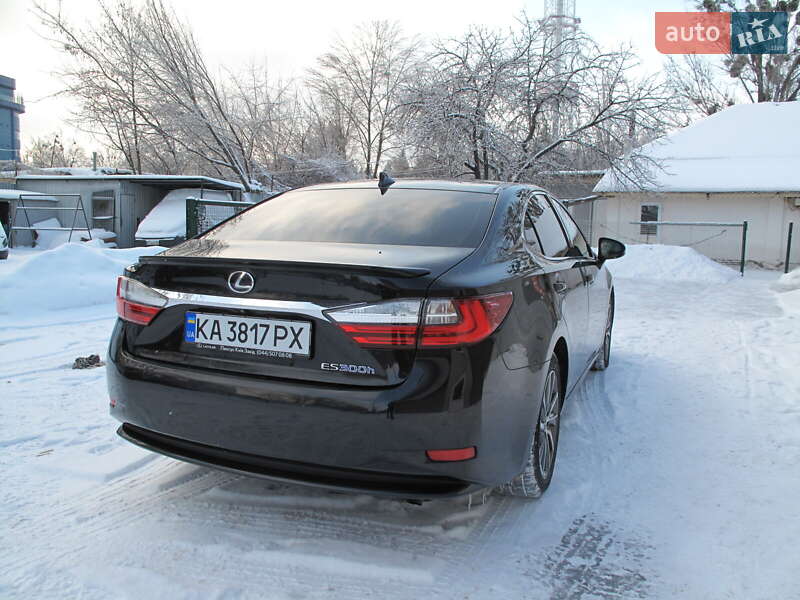 Седан Lexus ES 2016 в Киеве