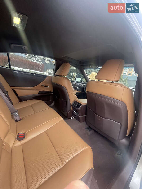 Седан Lexus ES 2019 в Днепре