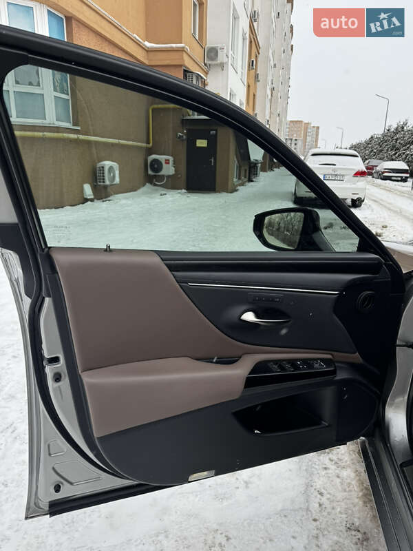 Седан Lexus ES 2023 в Киеве