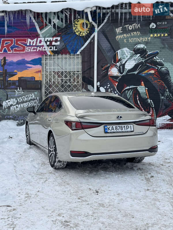 Седан Lexus ES 2020 в Киеве
