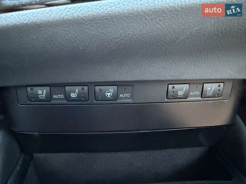 Седан Lexus ES 2024 в Львове