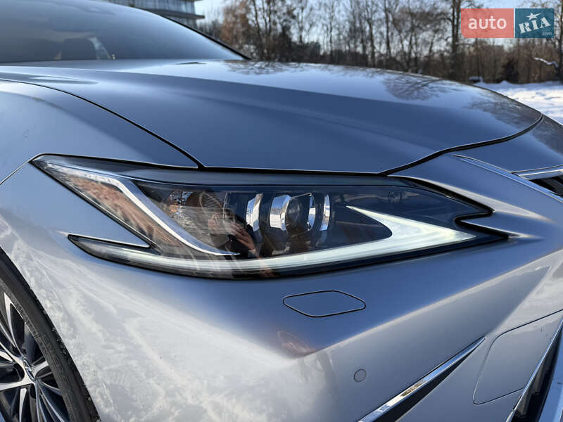 Седан Lexus ES 2024 в Львове