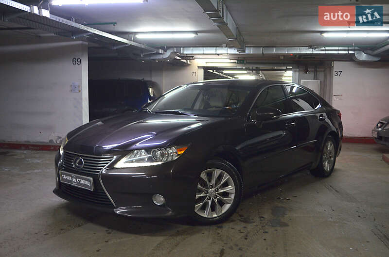 Седан Lexus ES 2013 в Киеве