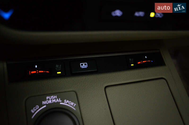 Седан Lexus ES 2013 в Киеве