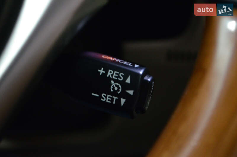 Седан Lexus ES 2013 в Киеве