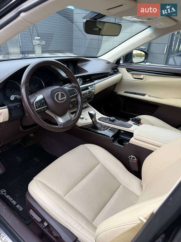 Седан Lexus ES 2017 в Рокитному