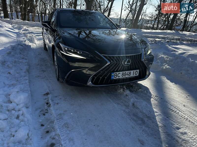 Седан Lexus ES 2022 в Львові