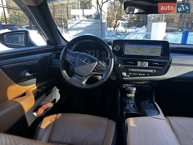 Седан Lexus ES 2022 в Львові