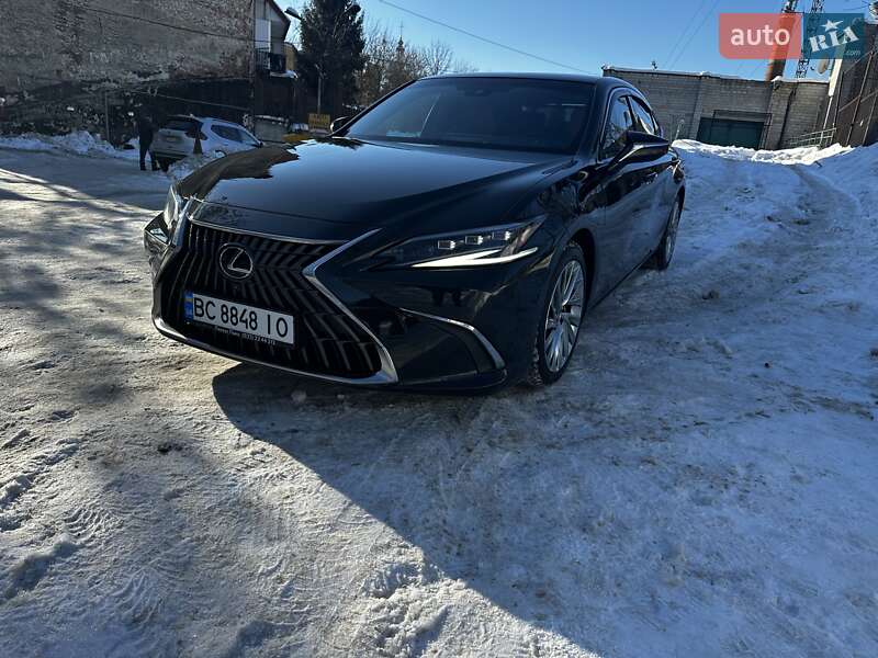 Седан Lexus ES 2022 в Львові