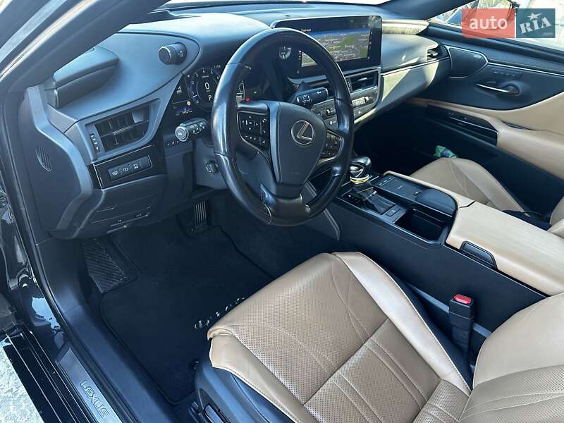 Седан Lexus ES 2022 в Львові