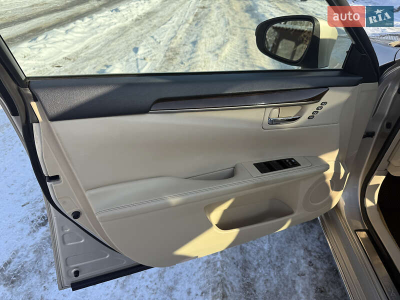 Седан Lexus ES 2014 в Киеве фото 11 Седан Lexus ES 2014 в Киеве