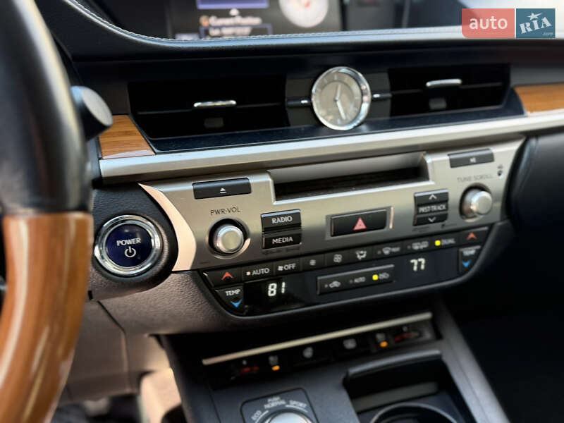 Седан Lexus ES 2013 в Киеве