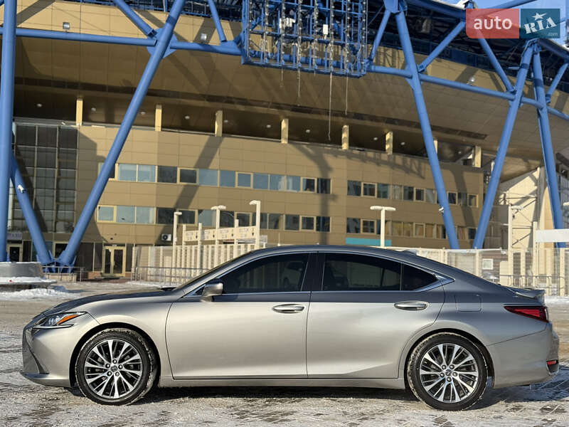 Седан Lexus ES 2019 в Харкові
