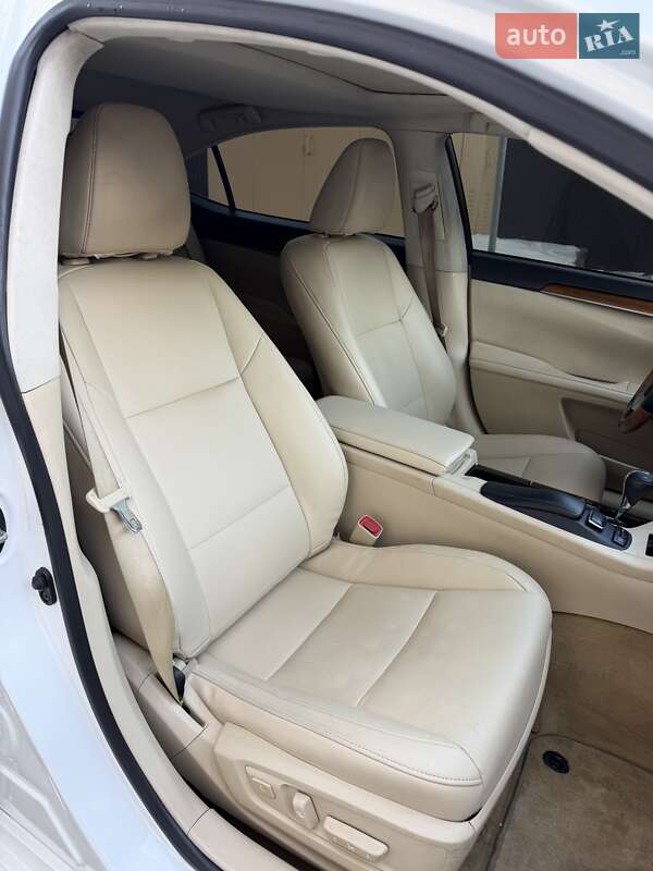 Седан Lexus ES 2013 в Києві