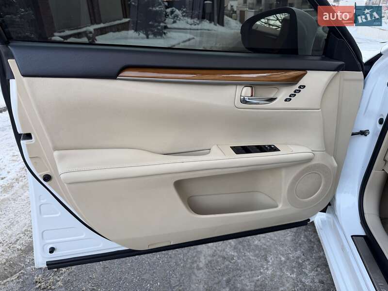 Седан Lexus ES 2013 в Києві