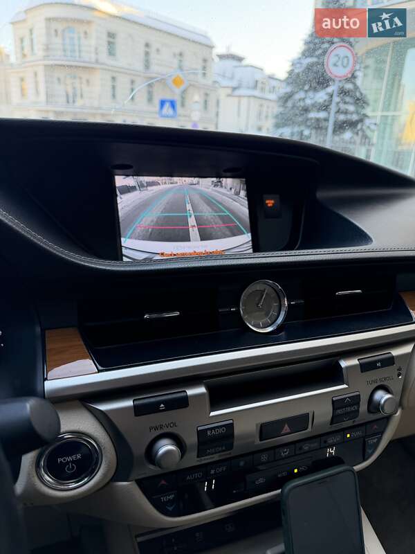 Седан Lexus ES 2013 в Києві