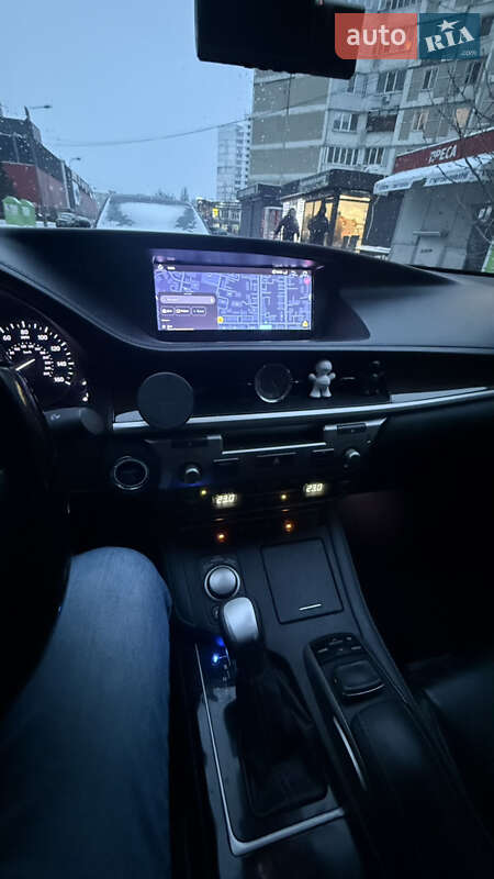 Седан Lexus ES 2016 в Киеве