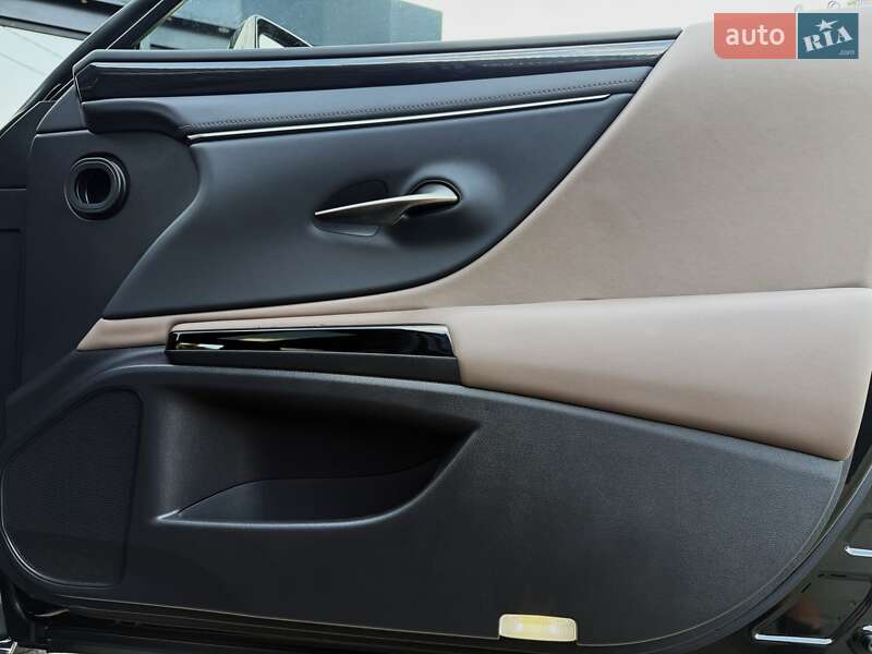 Седан Lexus ES 2023 в Киеве