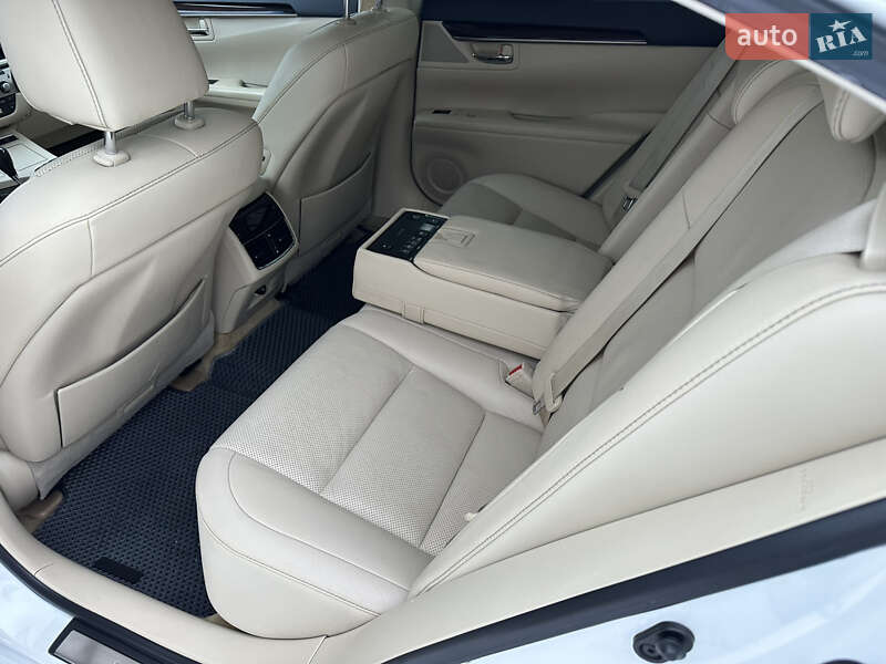 Седан Lexus ES 2012 в Одесі