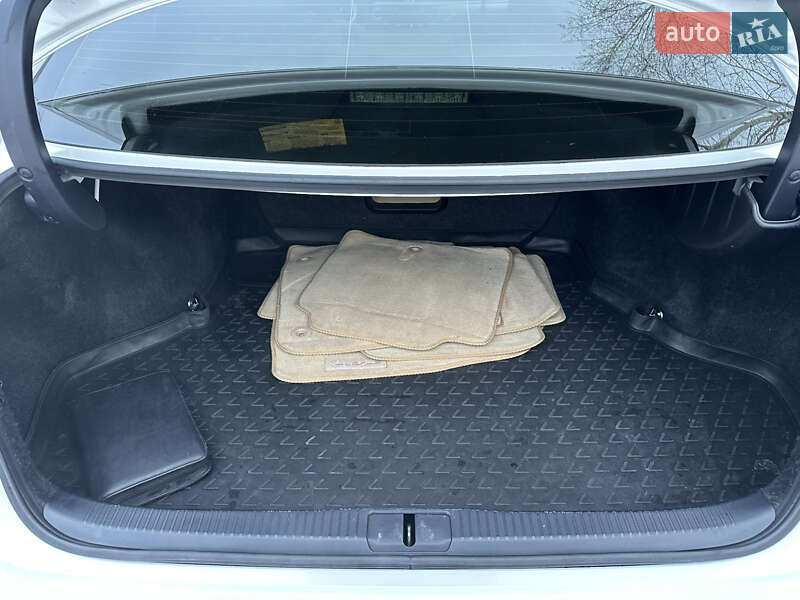 Седан Lexus ES 2012 в Одесі