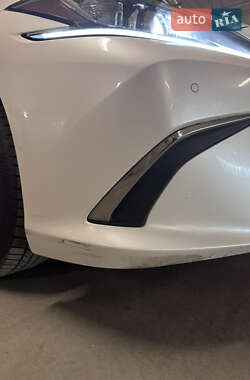 Седан Lexus ES 2021 в Львове