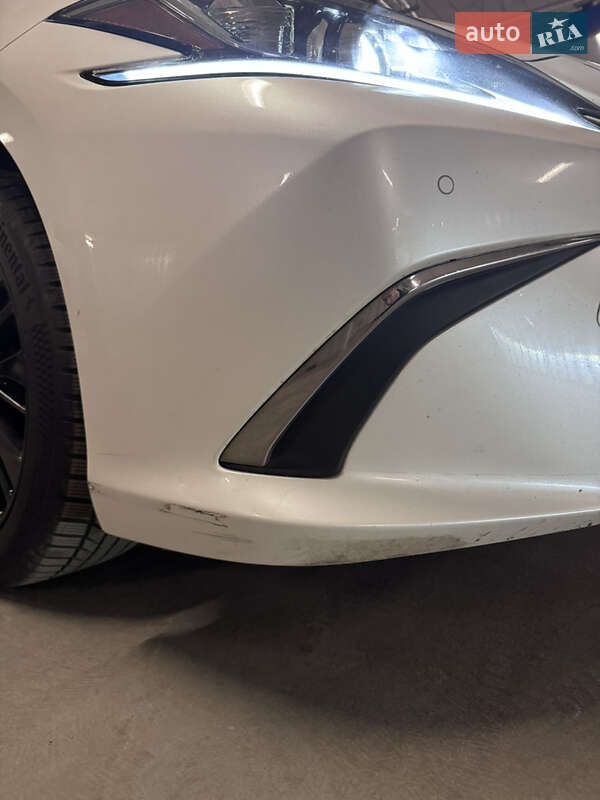 Седан Lexus ES 2021 в Львове