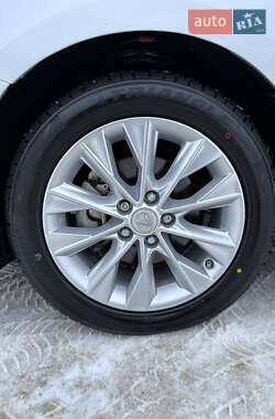 Седан Lexus ES 2014 в Киеве