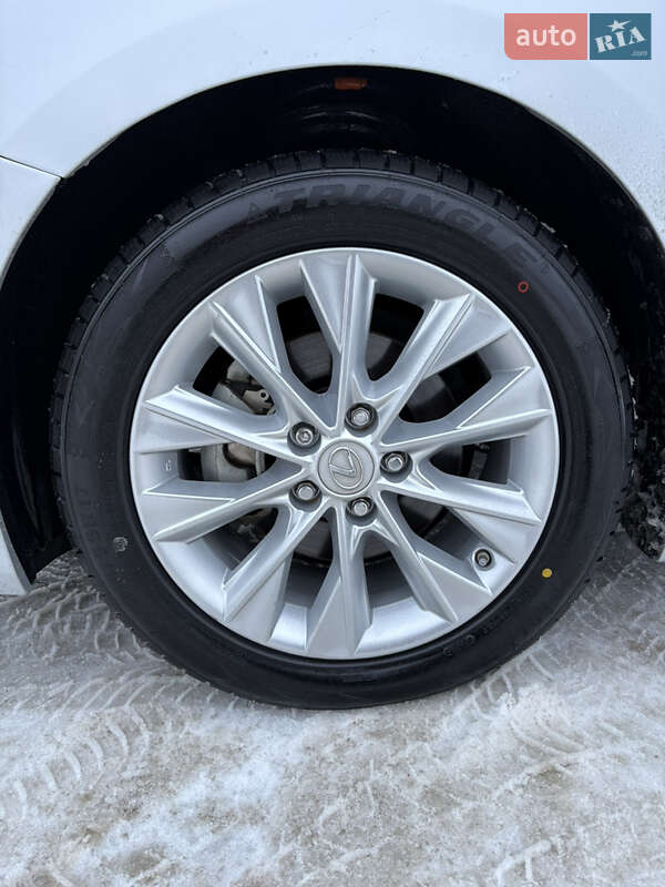 Седан Lexus ES 2014 в Киеве фото 24 Седан Lexus ES 2014 в Киеве