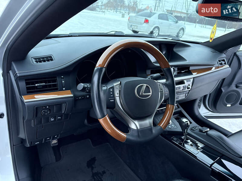 Седан Lexus ES 2014 в Киеве фото 52 Седан Lexus ES 2014 в Киеве