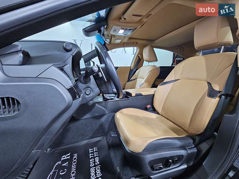 Седан Lexus ES 2022 в Киеве