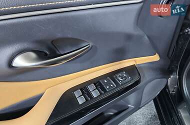Седан Lexus ES 2022 в Киеве