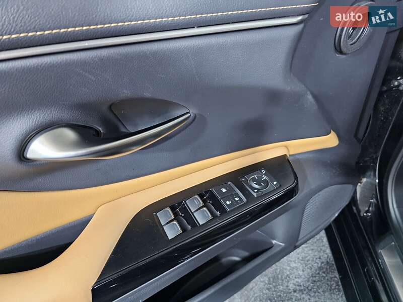 Седан Lexus ES 2022 в Киеве