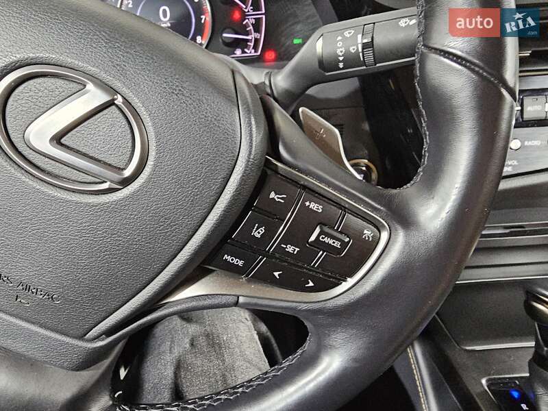 Седан Lexus ES 2022 в Киеве
