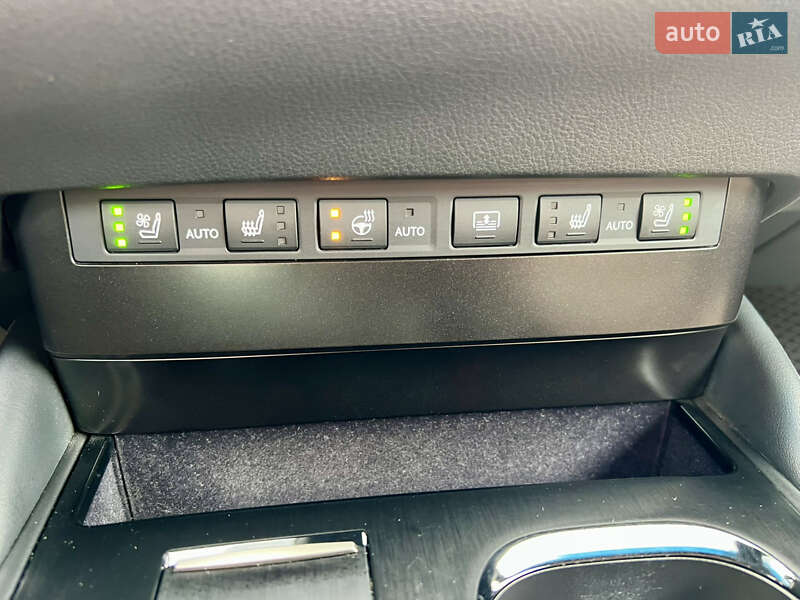 Седан Lexus ES 2024 в Рівному