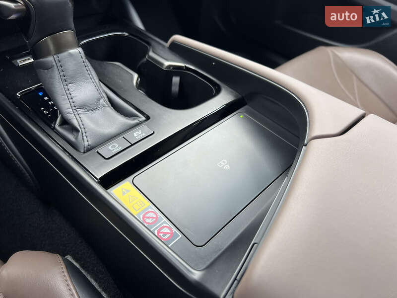 Седан Lexus ES 2024 в Рівному