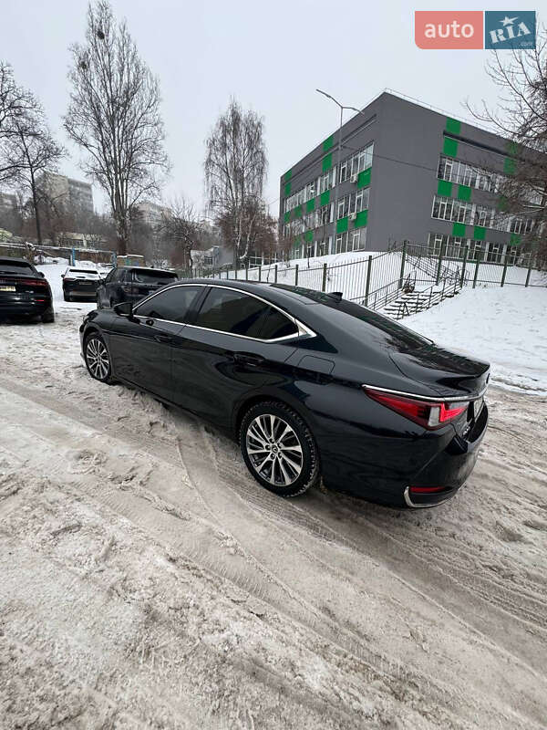 Седан Lexus ES 2020 в Киеве