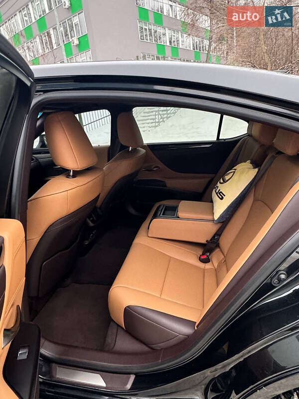 Седан Lexus ES 2020 в Киеве