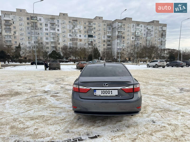 Седан Lexus ES 2015 в Одесі